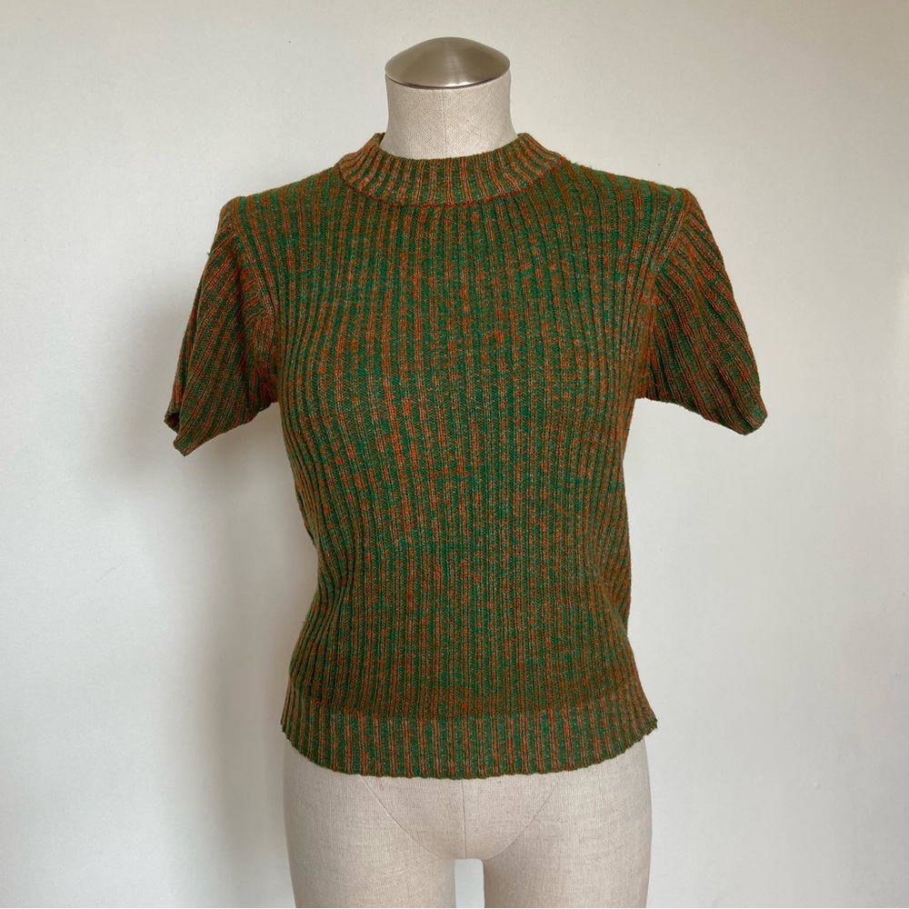 Ribbed Short-Sleeve Knit Top in Green and Orange